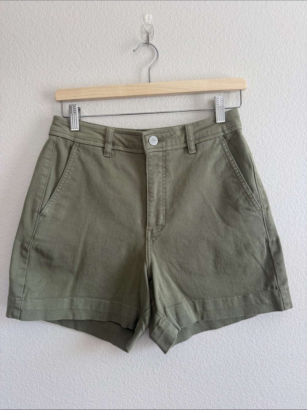 Everlane The Utility Short in Sagebrush High Rise